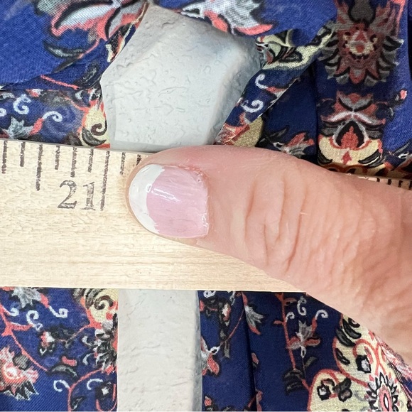 Trixxi Blue and White Floral V-Neck Bishop Sleeve Blouse - Picture 4 of 4